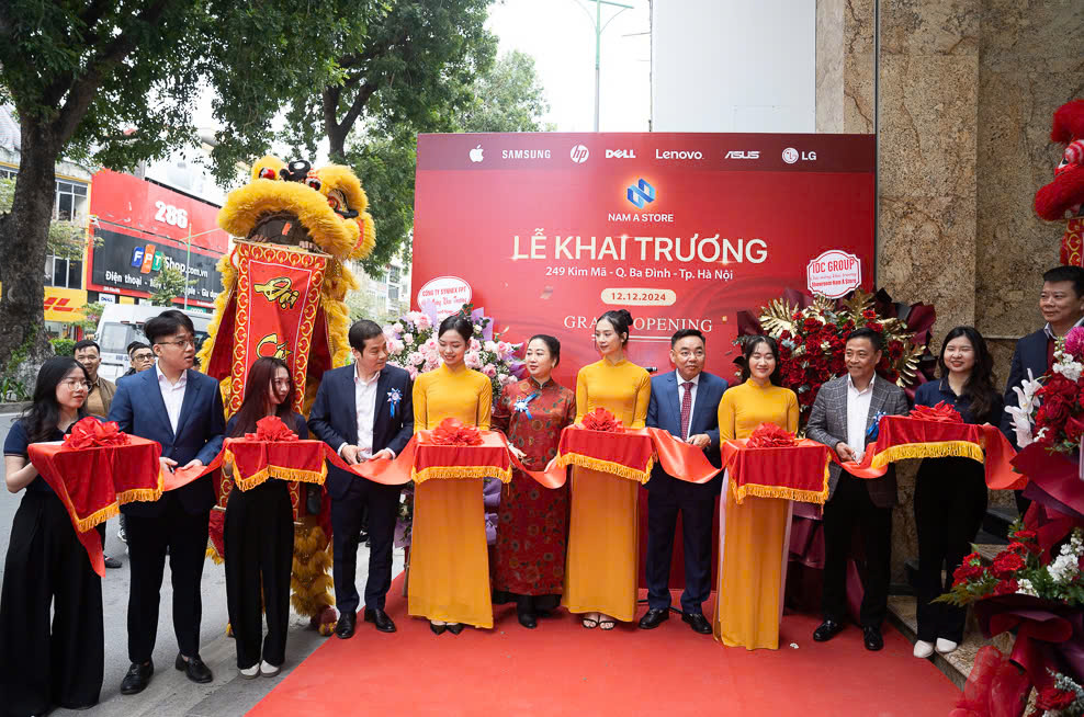 Không khí khai trương showroom Điện thoại, Máy tính bảng, Laptop - Nam Á Store tại 249 Kim Mã, Ba Đình